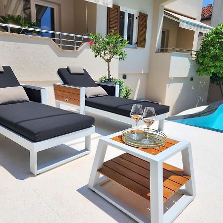 Calypso Royal Apartment Zara Esterno foto