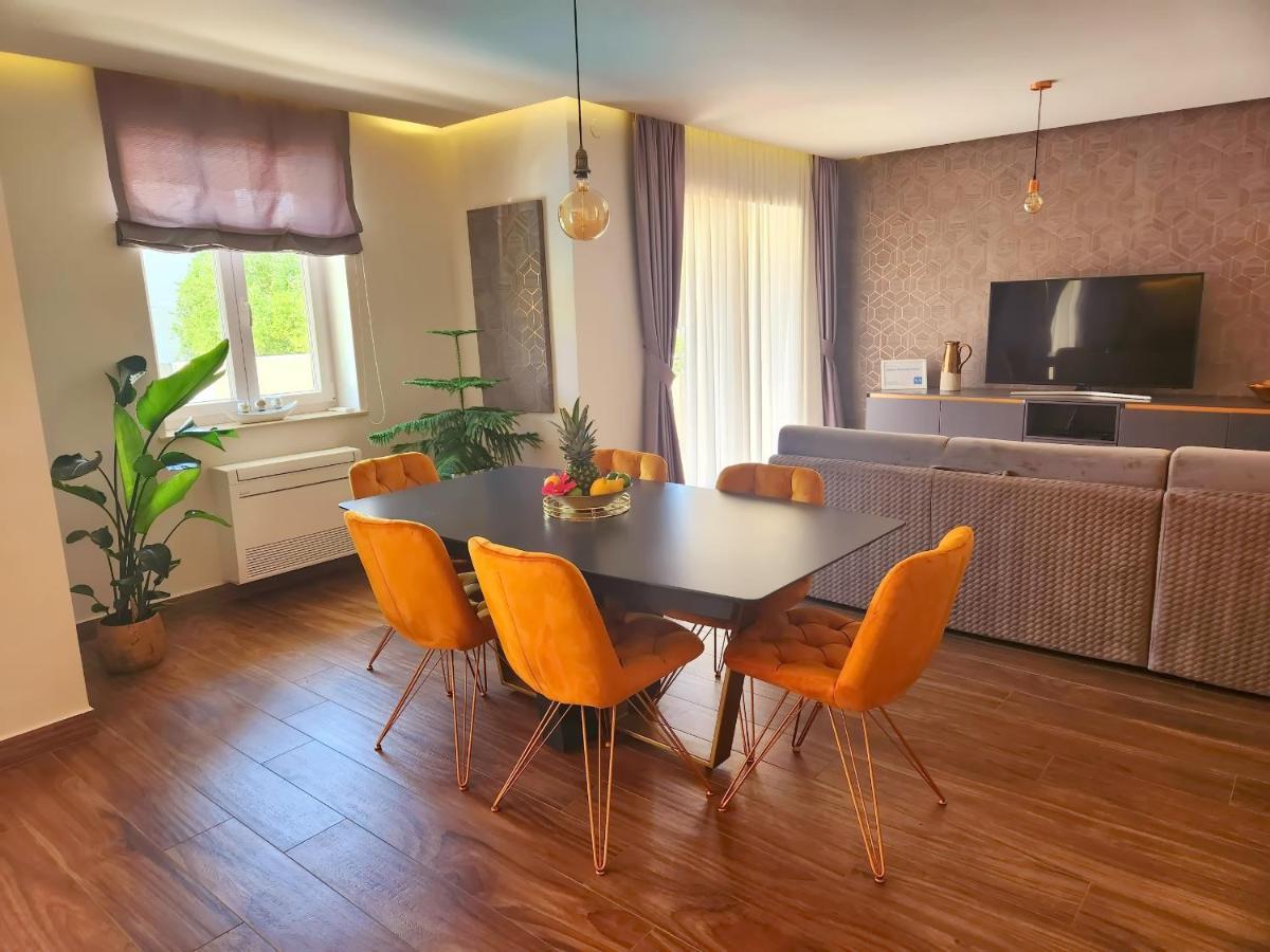 Calypso Royal Apartment Zara Esterno foto