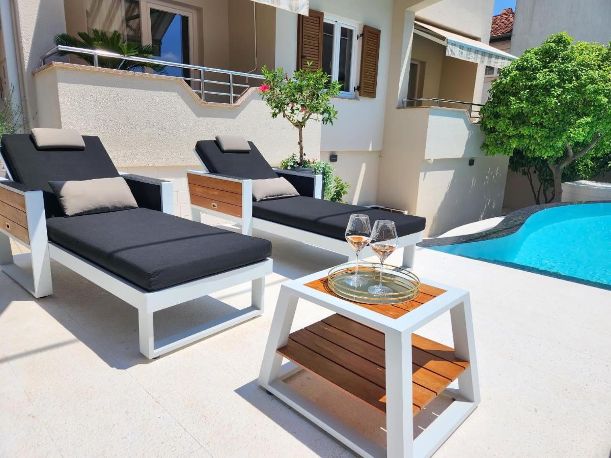 Calypso Royal Apartment Zara Esterno foto