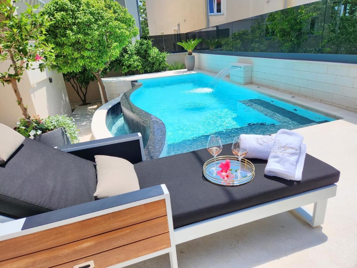 Calypso Royal Apartment Zara Esterno foto