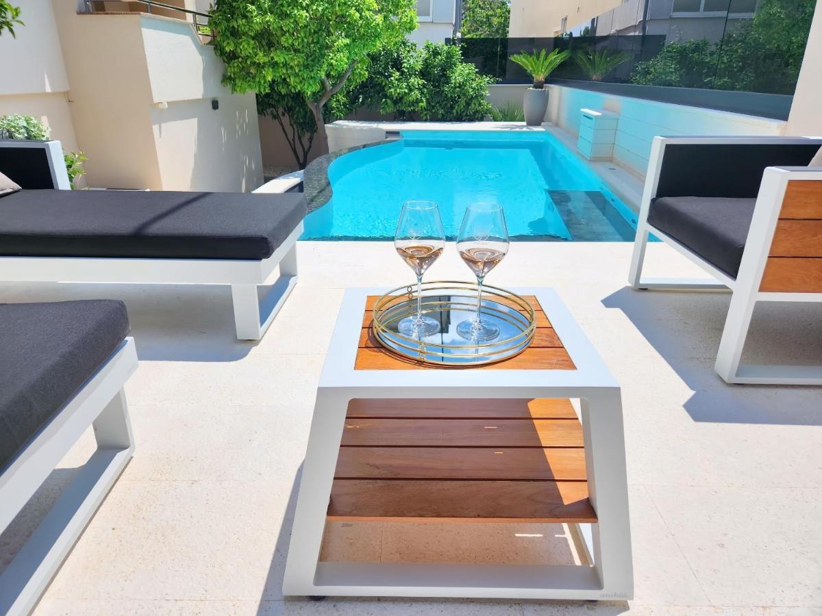 Calypso Royal Apartment Zara Esterno foto