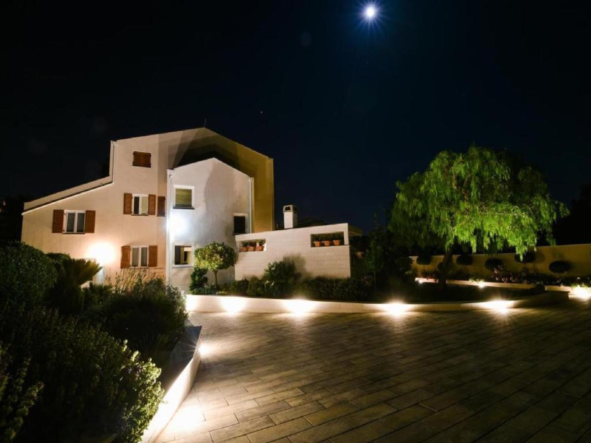 Calypso Royal Apartment Zara Esterno foto