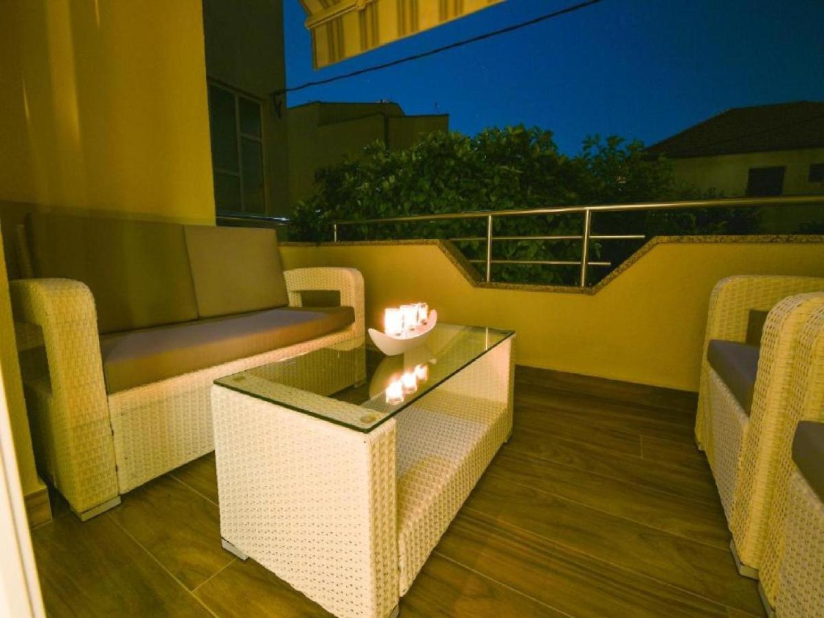 Calypso Royal Apartment Zara Esterno foto