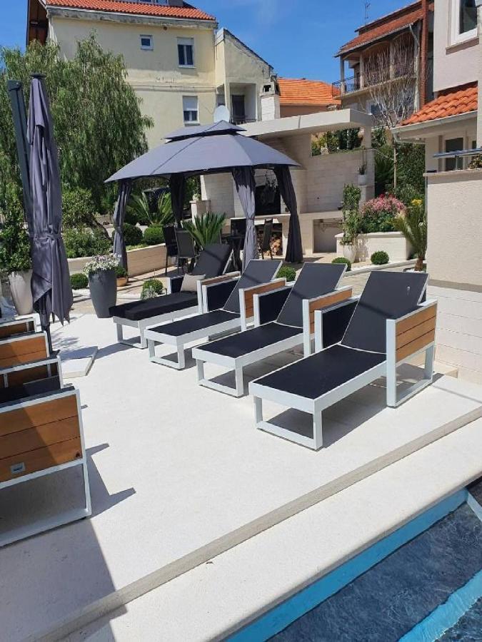Calypso Royal Apartment Zara Esterno foto