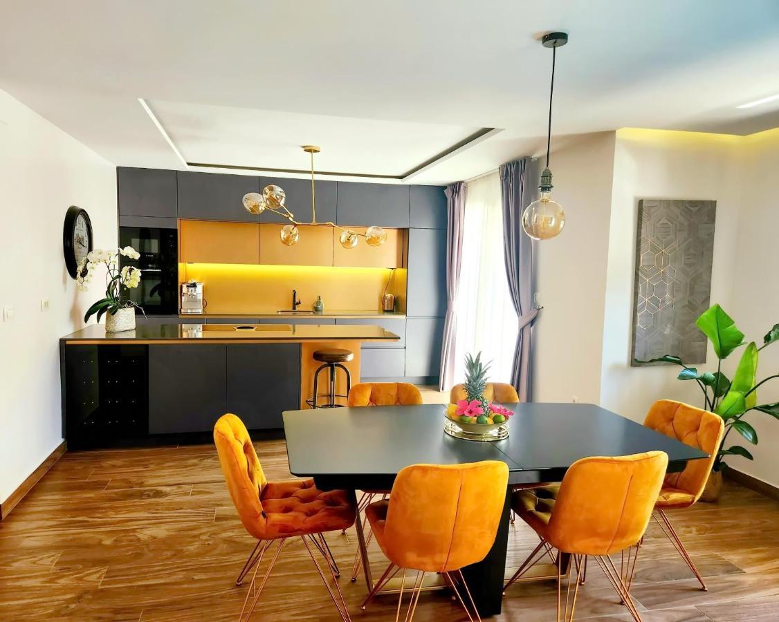 Calypso Royal Apartment Zara Esterno foto